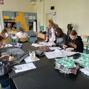 Maszyny do szycia, lamówki, ruloniki…