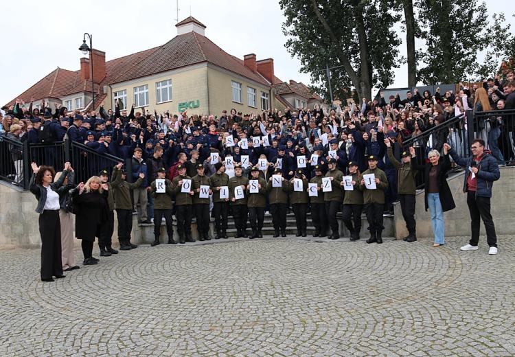 Łańcuch przeciw przemocy rówieśniczej