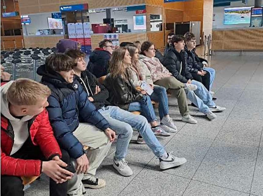 Wycieczka przedmiotowa do Portu Lotniczego Poznań - Ławica